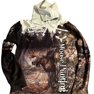 Moose hunting men’s hoodie